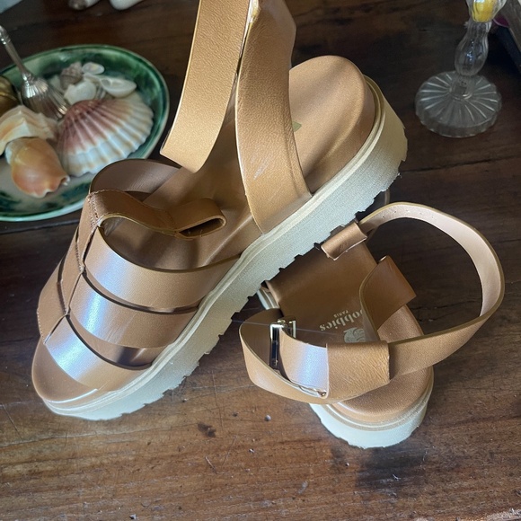 Bobbies Paris Platform Sandals - Picture 4 of 11